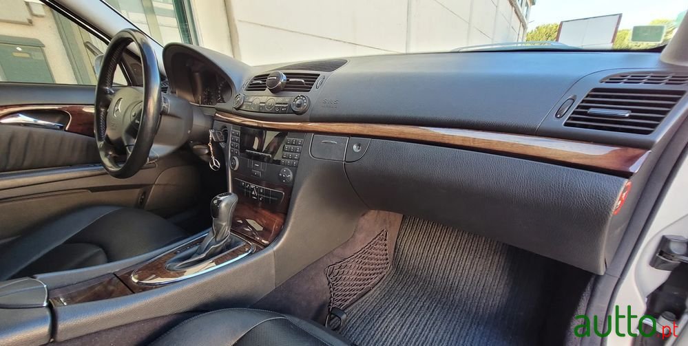 2002' Mercedes-Benz E 240 photo #6