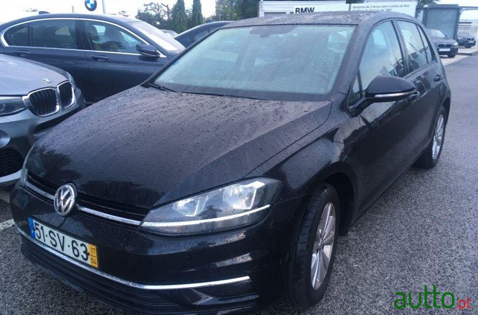 2017' Volkswagen Golf Confortline photo #2