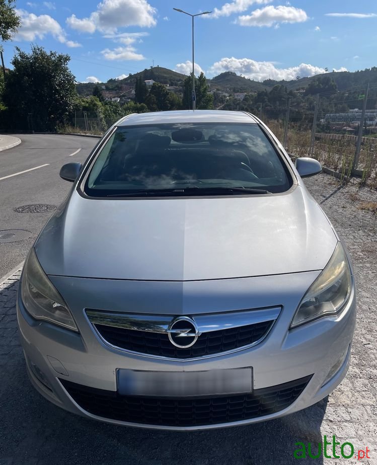 2010' Opel Astra 1.3 Cdti Cosmo photo #4