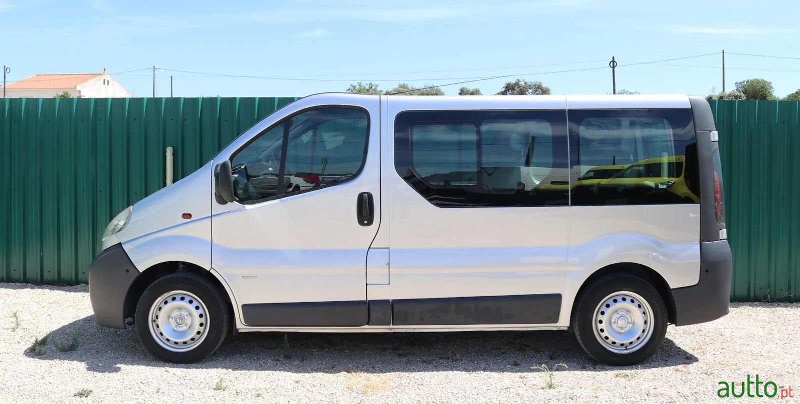 2003' Opel Vivaro photo #2