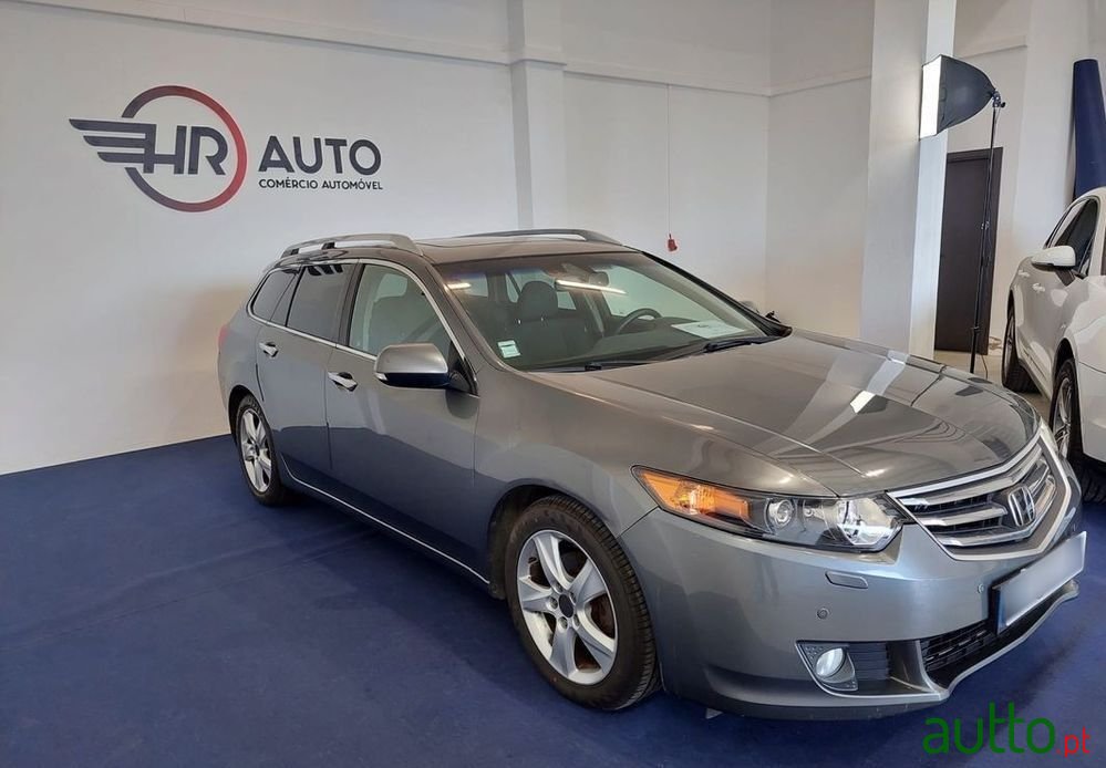 2010' Honda Accord Tourer photo #3