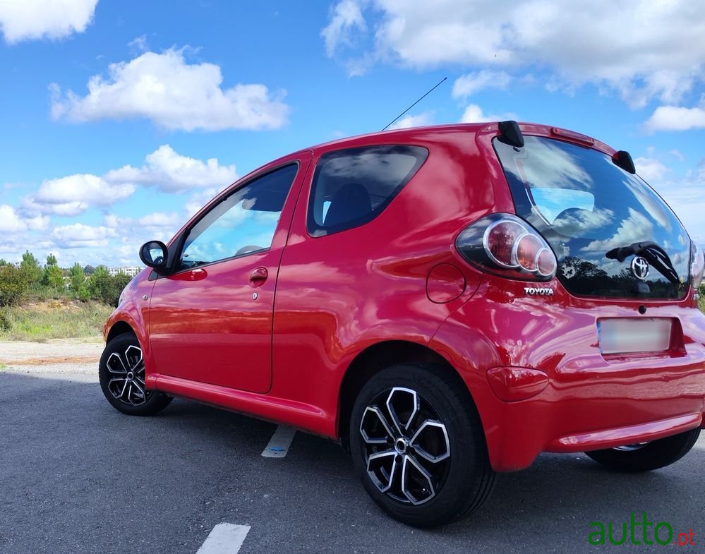 2012' Toyota Aygo photo #2