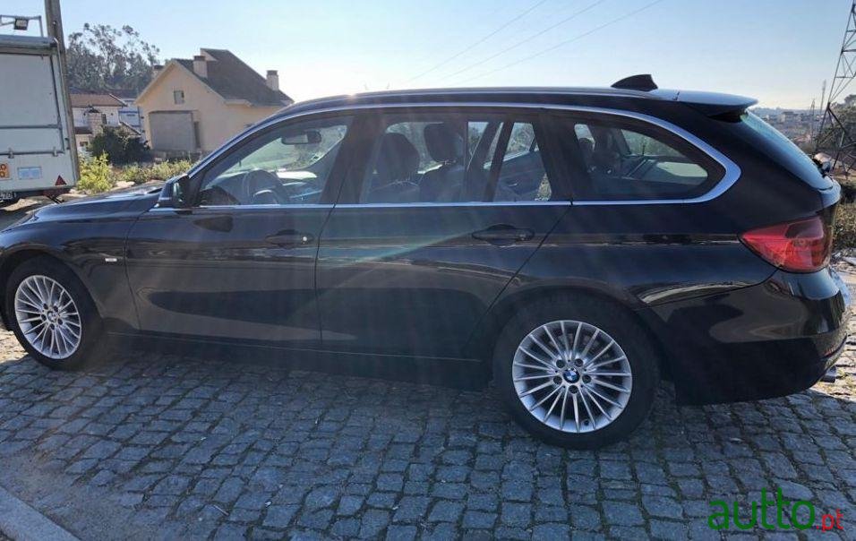 2012' BMW 320 Touring Luxury photo #4