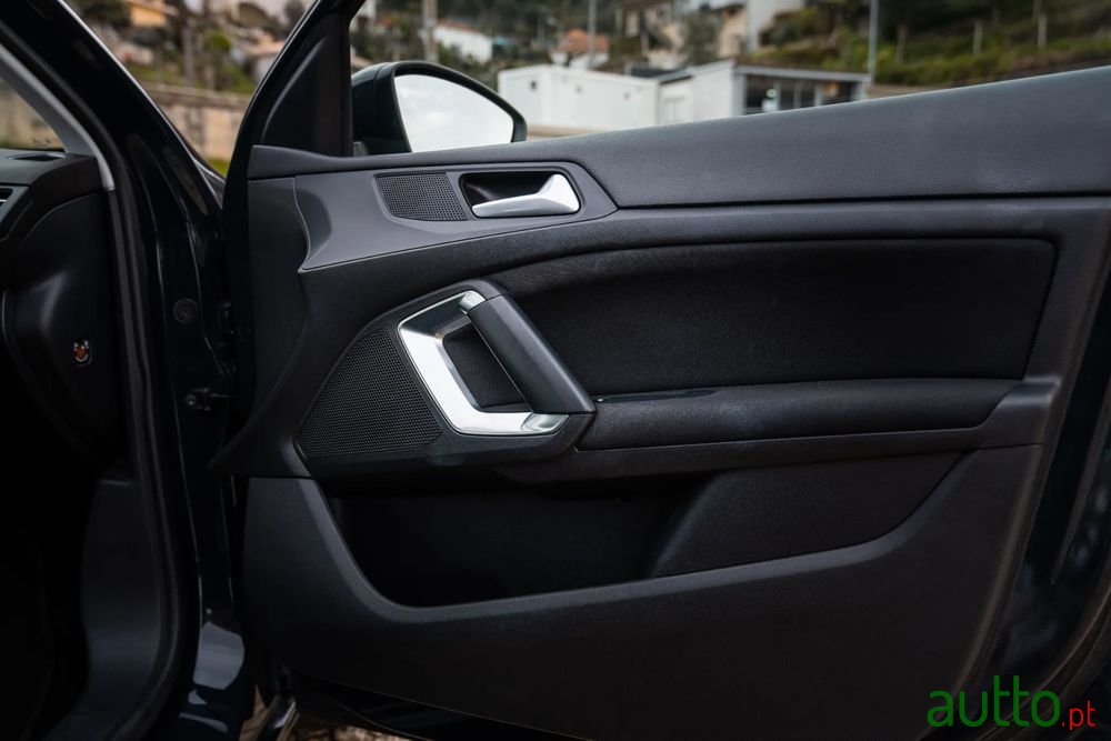 2020' Peugeot 308 photo #6