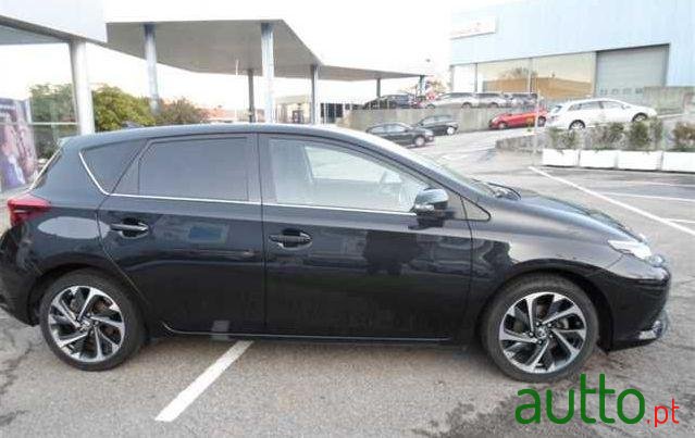 2016' Toyota Auris photo #1