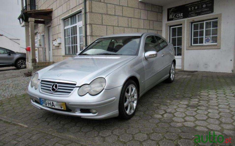 2003' Mercedes-Benz C-220 Cdi Evolution photo #2