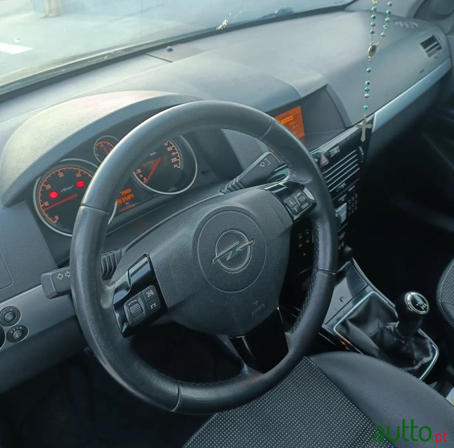 2007' Opel Astra Caravan photo #4