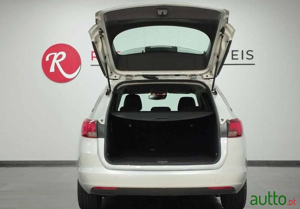 2020' Opel Astra Sports Tourer photo #5