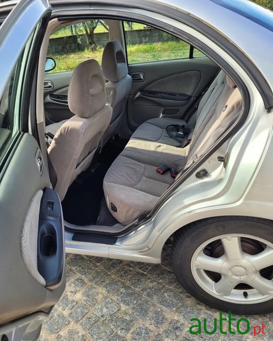 2001' Nissan Almera photo #5