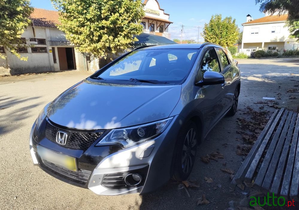 2016' Honda Civic Tourer photo #2