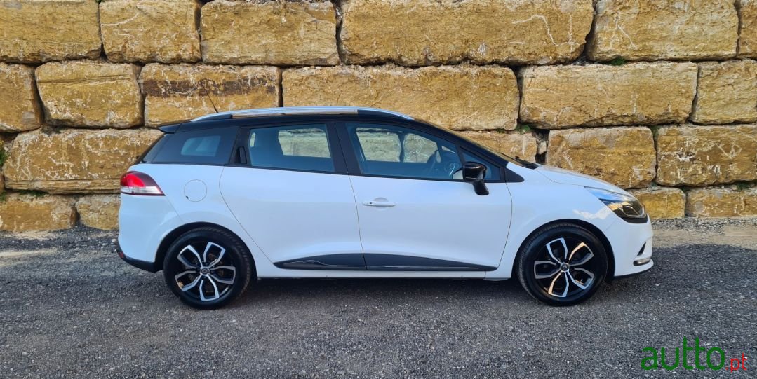 2017' Renault Clio Sport Tourer photo #4