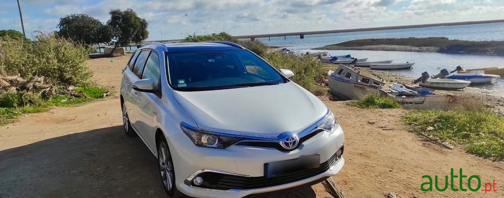 2018' Toyota Auris Touring Sports photo #5