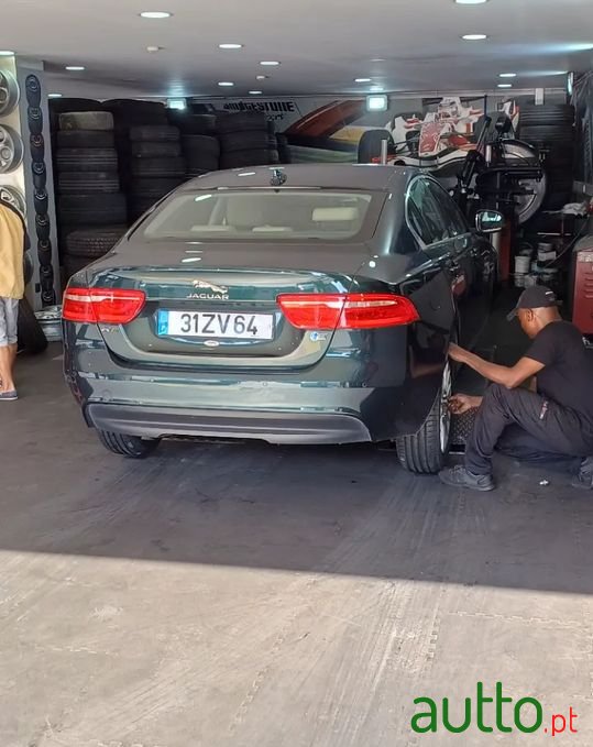 2015' Jaguar Xe photo #4