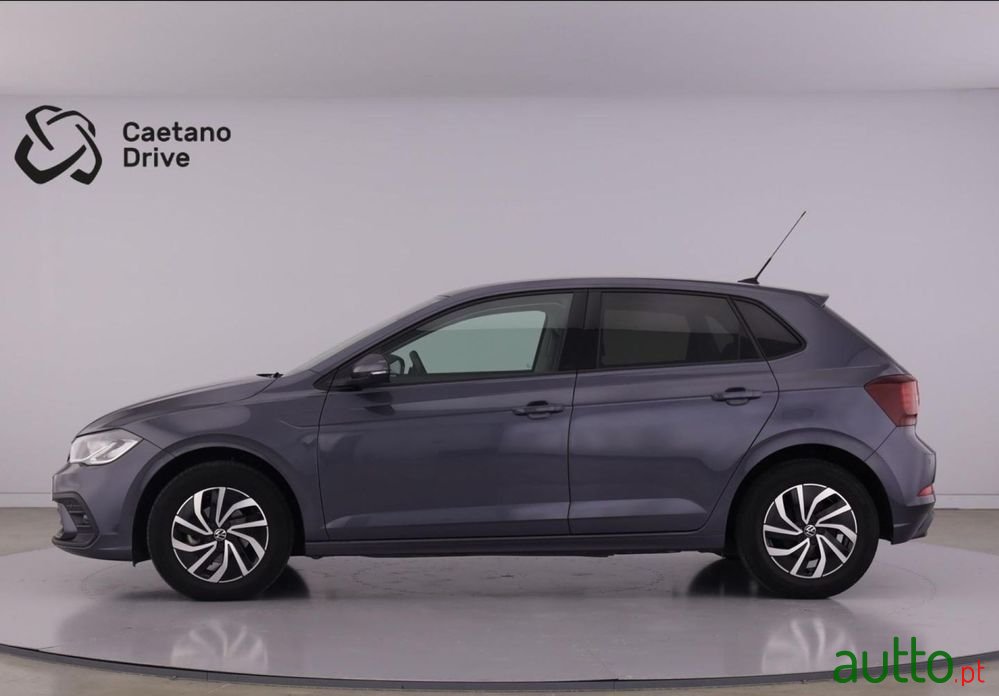 2024' Volkswagen Polo 1.0 Tsi Urban photo #2