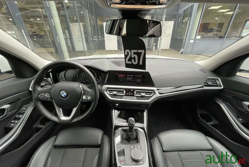 2019' BMW 320 Sport photo #4