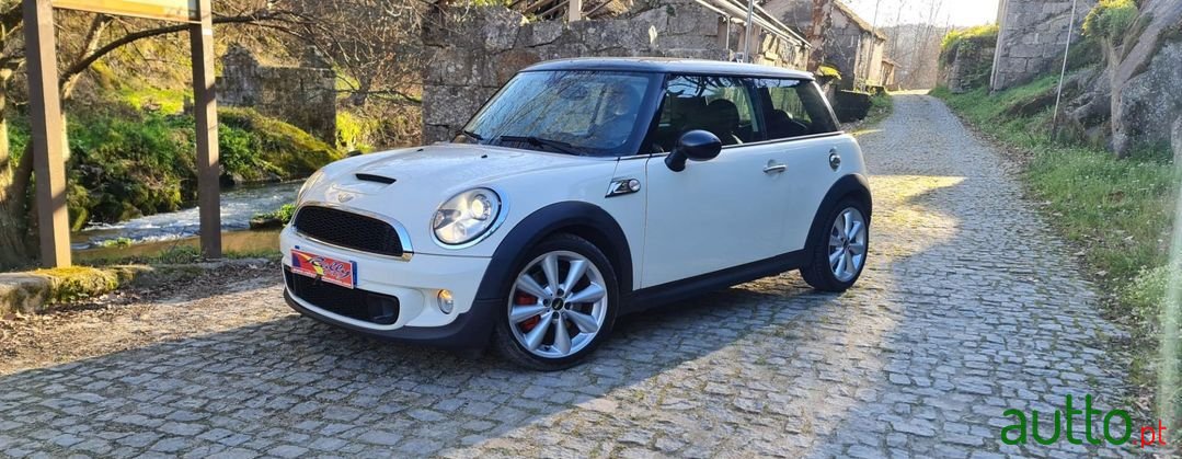 2011' MINI Cooper photo #1