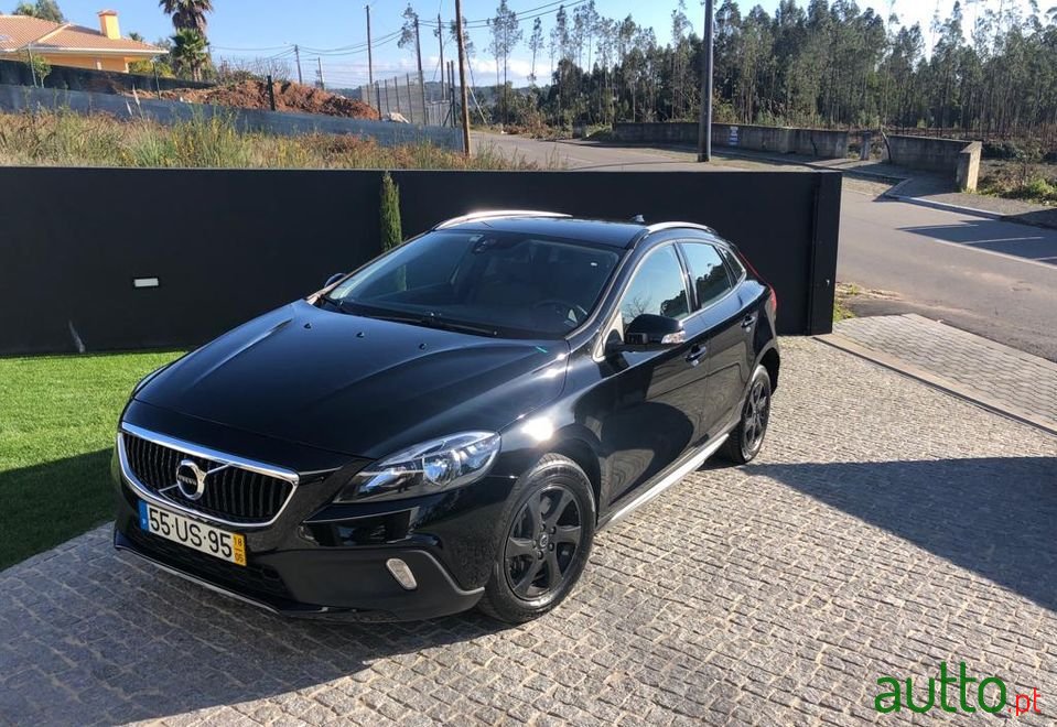2018' Volvo V40 photo #2