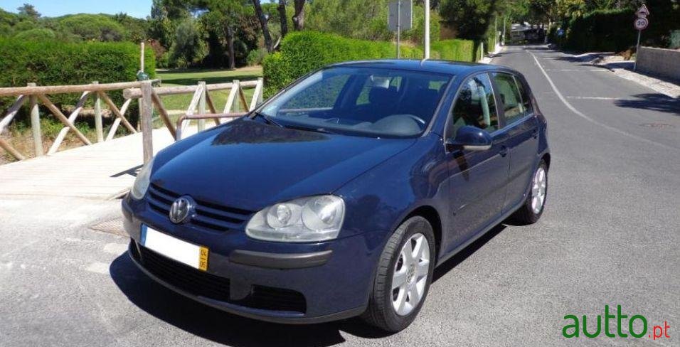 2004' Volkswagen Golf photo #1