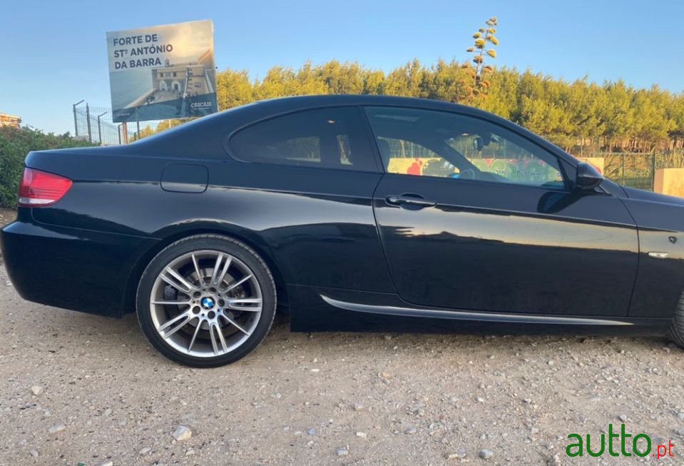 2009' BMW 320 photo #2