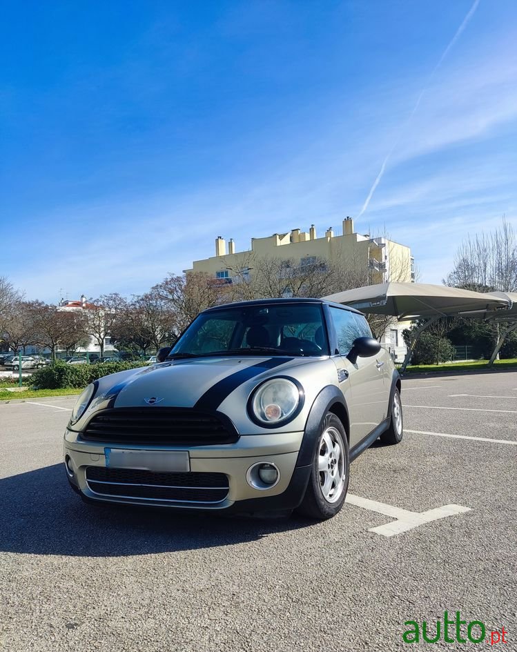 2009' MINI Cooper D photo #1