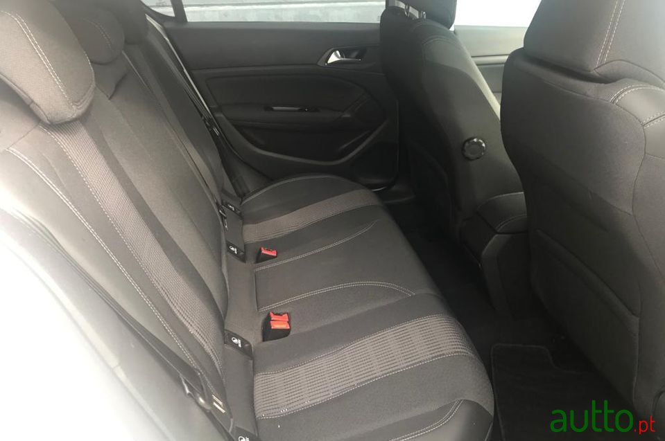 2020' Peugeot 308 photo #5