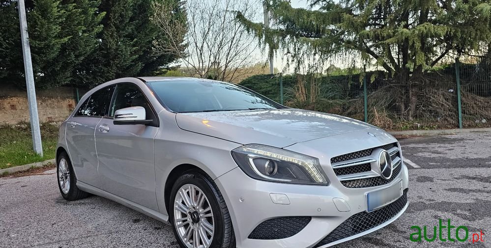 2015' Mercedes-Benz Classe A photo #2