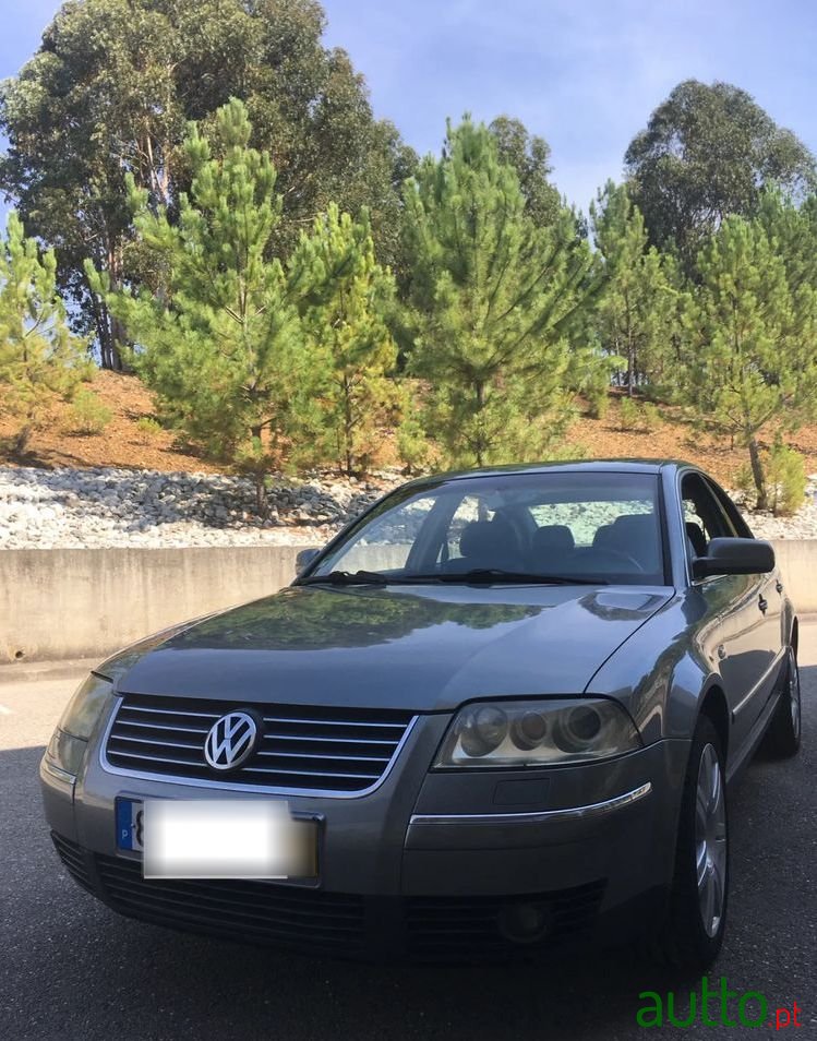 2001' Volkswagen Passat photo #1