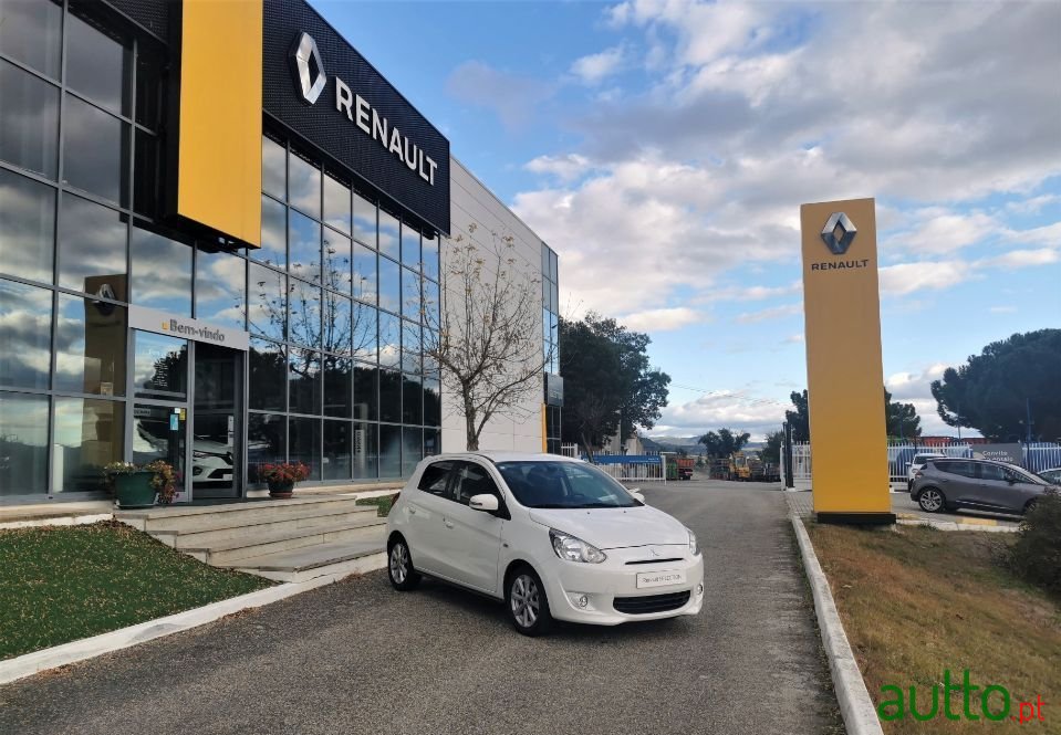 2015' Mitsubishi Space Star photo #1