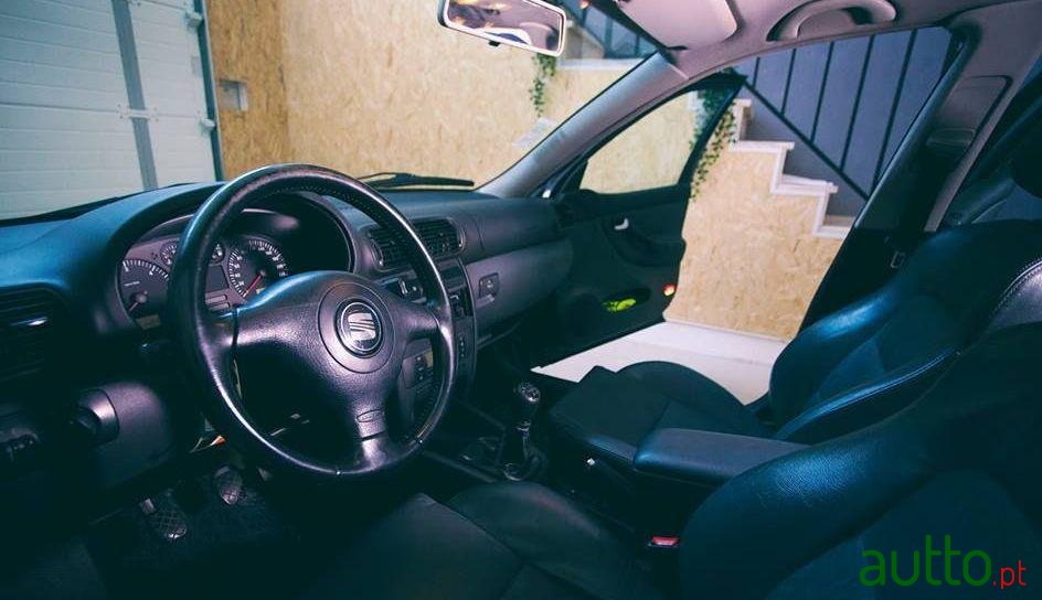 2001' SEAT Toledo photo #2