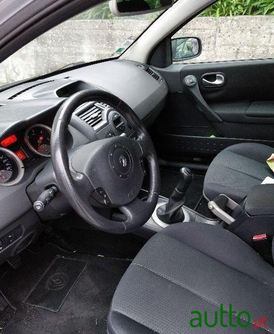 2005' Renault Megane photo #2