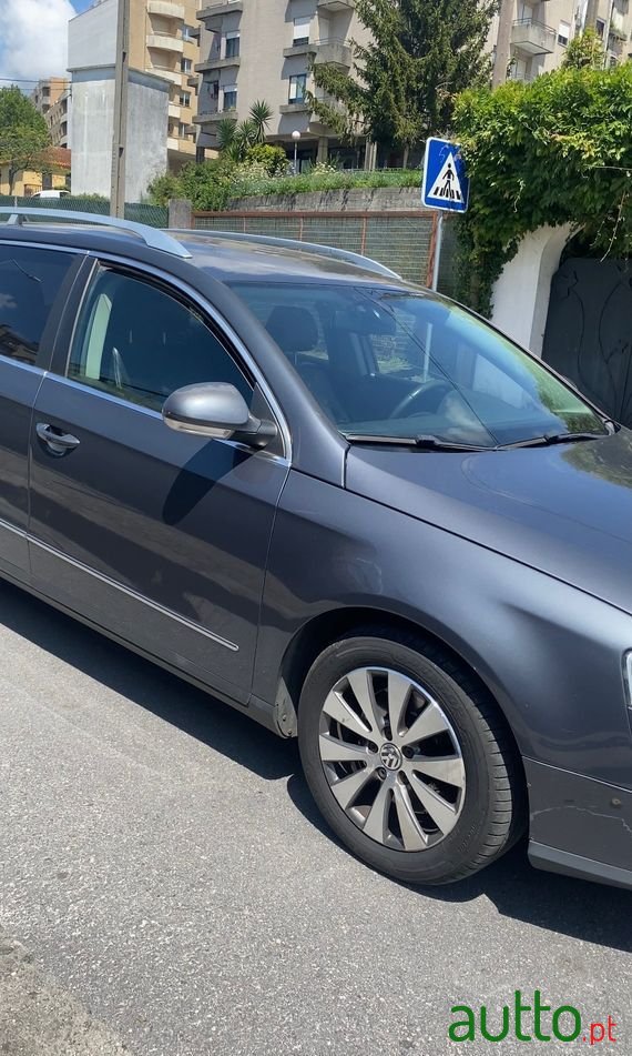 2009' Volkswagen Passat Variant photo #2