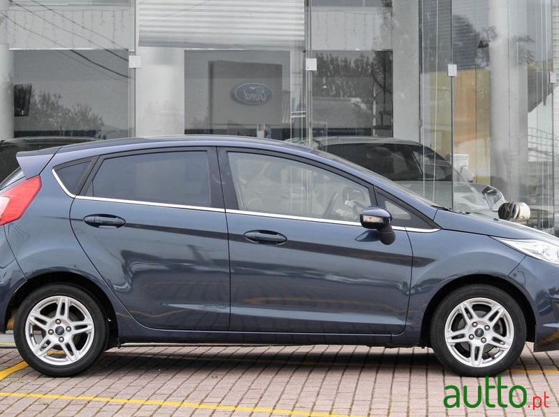 2015' Ford Fiesta photo #4