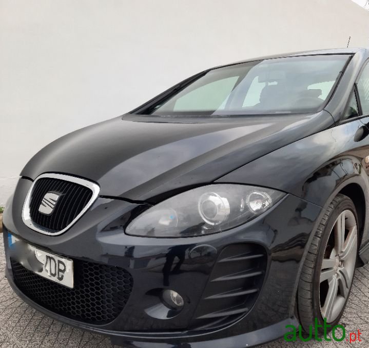 2007' SEAT Leon photo #1