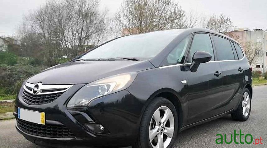2014' Opel Zafira photo #2