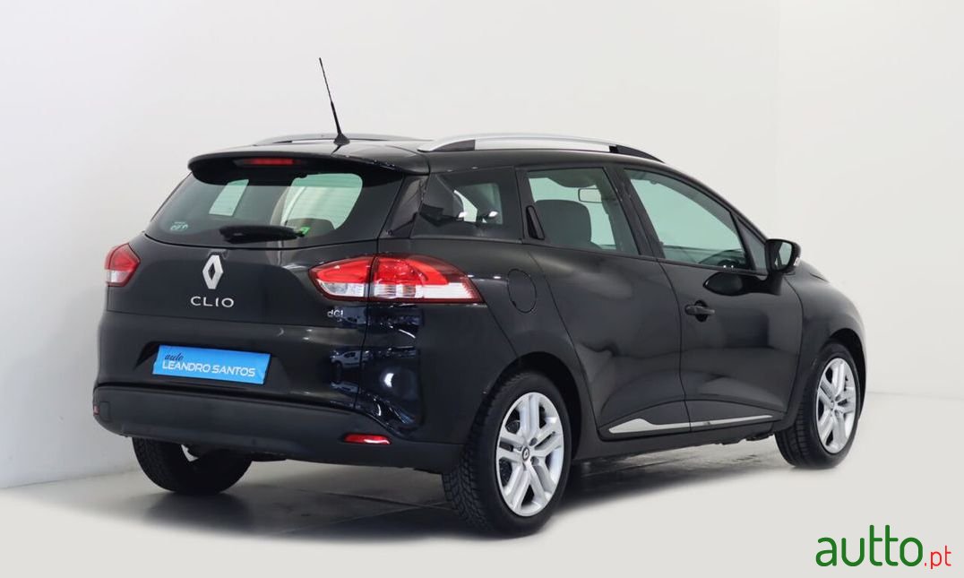 2017' Renault Clio Sport Tourer photo #2