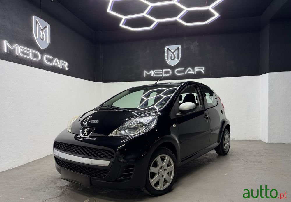 2010' Peugeot 107 1.0 Urban Style photo #1