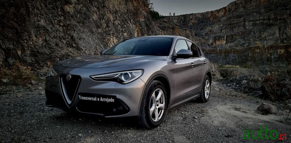 2018' Alfa Romeo Stelvio photo #2
