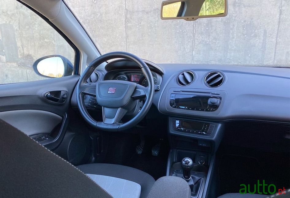 2013' SEAT Ibiza photo #4