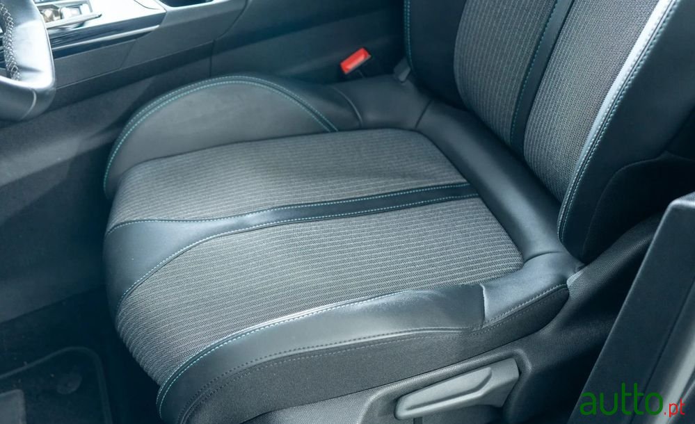 2021' Peugeot 3008 photo #6