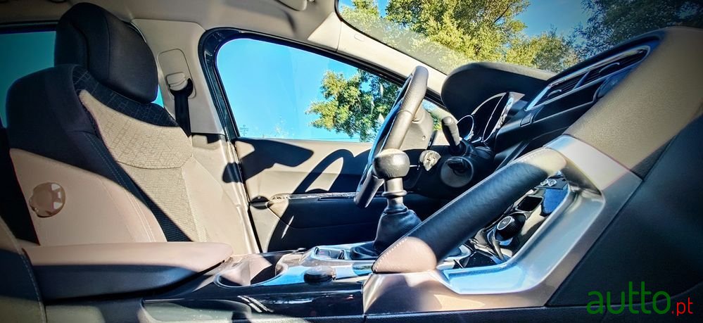 2016' Peugeot 3008 1.6 Bluehdi Style photo #5