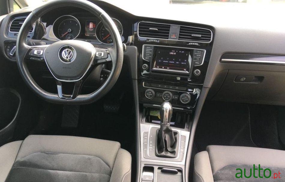 2012' Volkswagen Golf photo #1