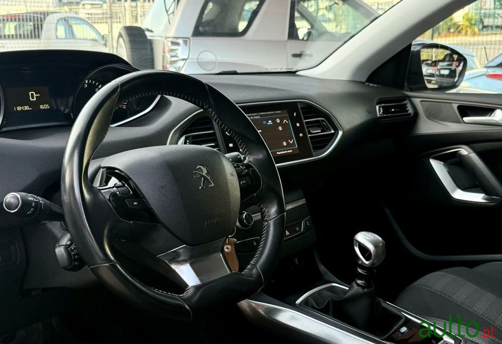 2018' Peugeot 308 1.5 Bluehdi Allure photo #6