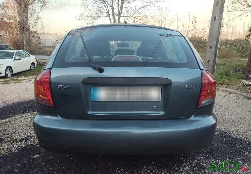 2002' Kia Rio Sw photo #1