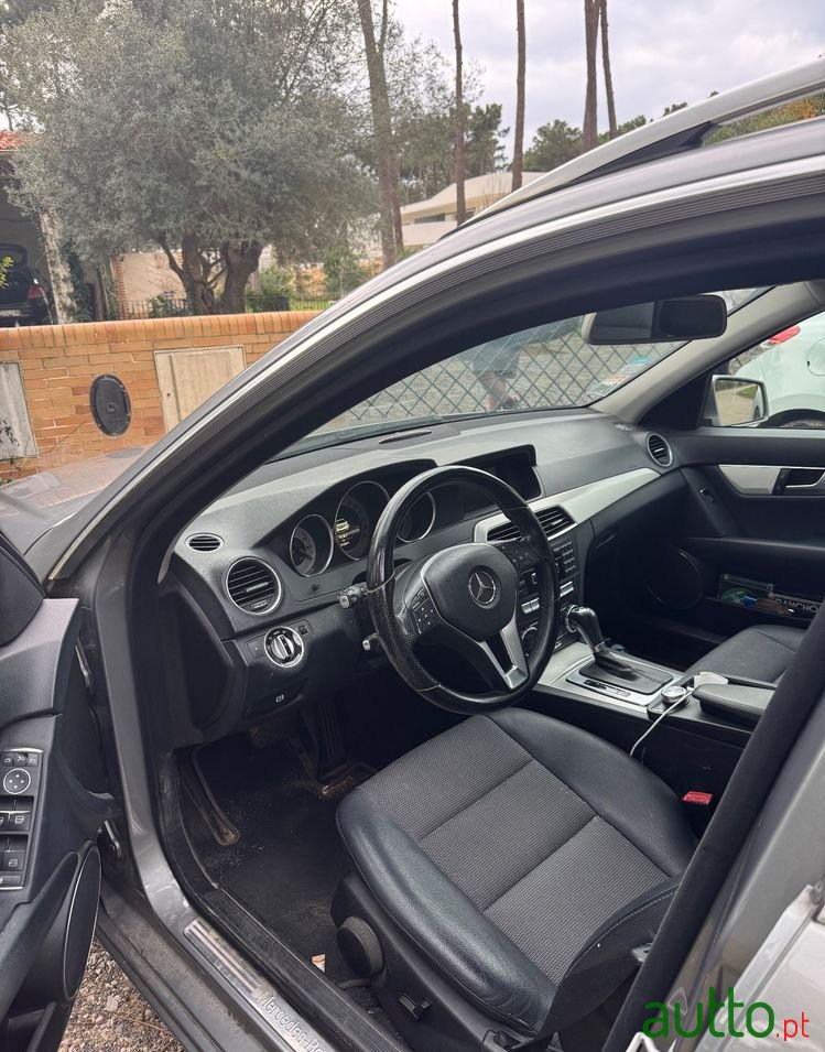 2012' Mercedes-Benz 220 photo #6