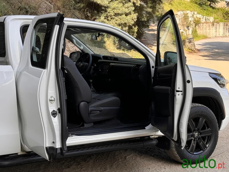 2021' Toyota Hilux photo #3