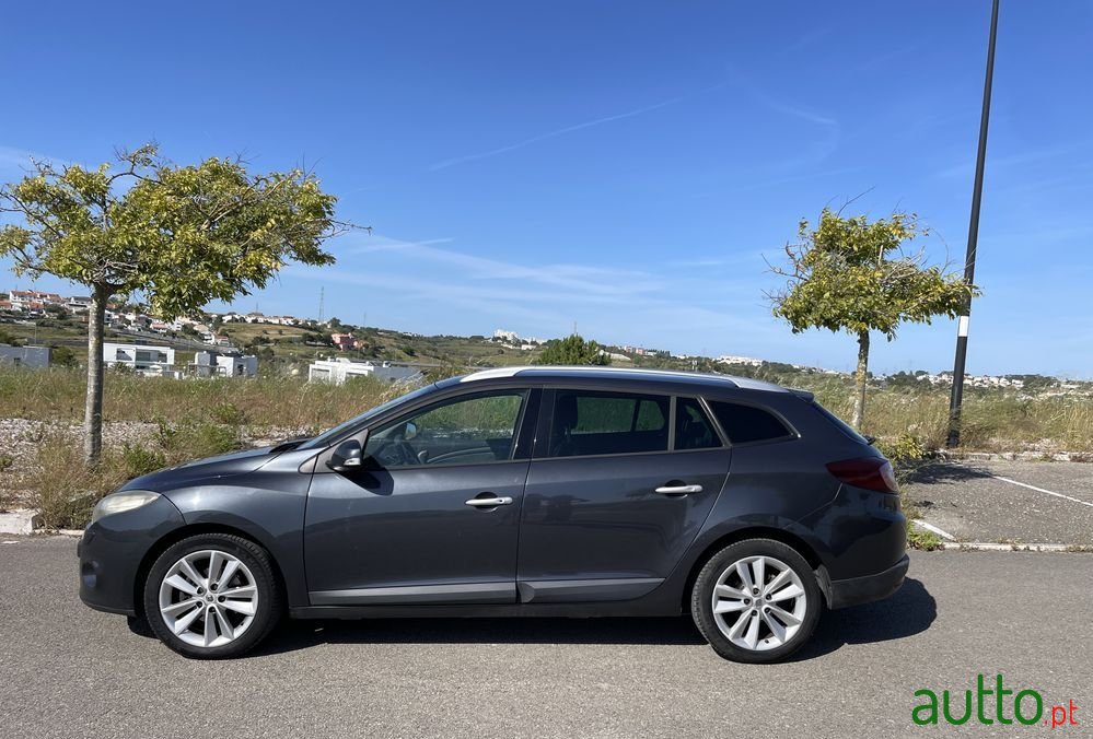 2010' Renault Mégane Sport Tourer photo #4