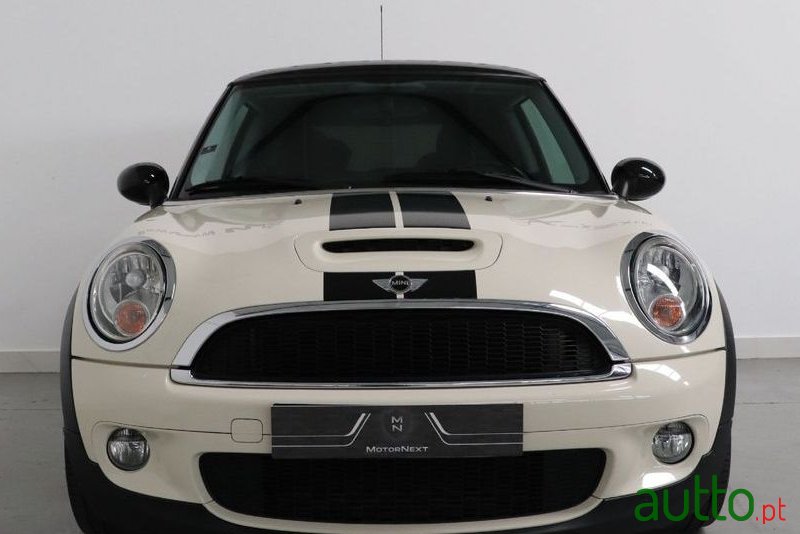 2010' MINI Cooper photo #2