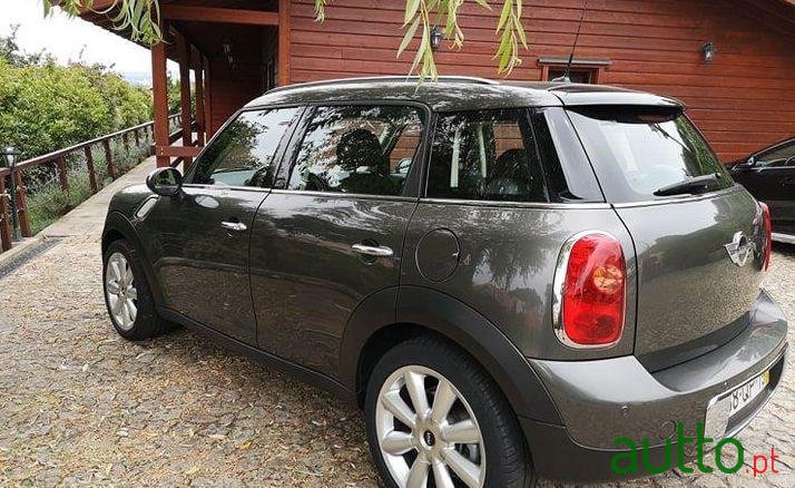 2010' MINI Countryman Cooper D photo #4