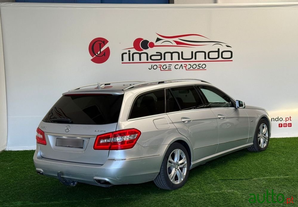 2011' Mercedes-Benz Classe E photo #4