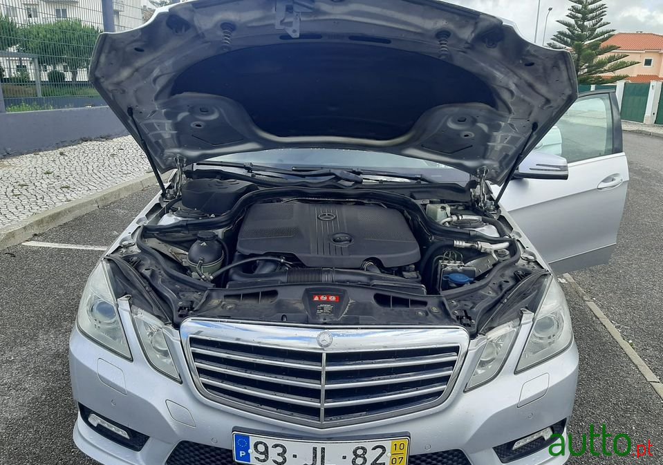 2010' Mercedes-Benz E-250 photo #3